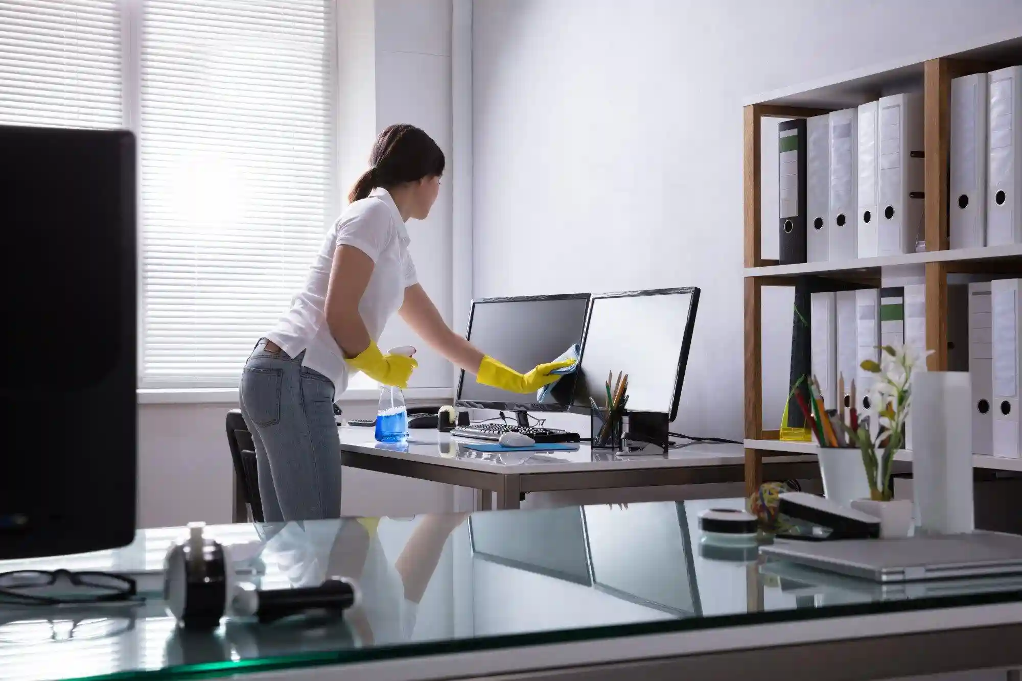 6 Benefits of Outsourcing Corporate Cleaning