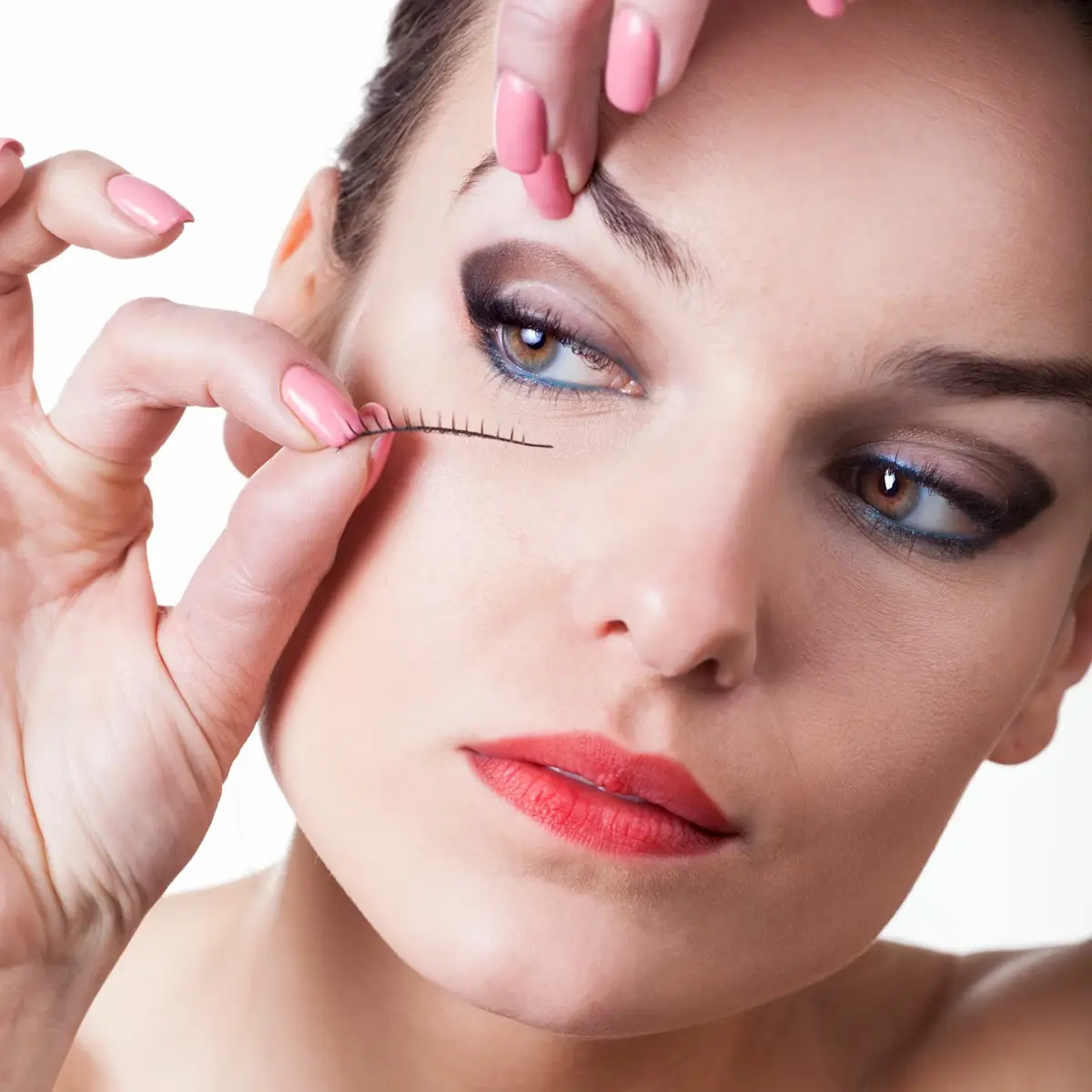 The Future of Lash Adhesives: What 2025 Holds for Fast-Drying and Long-Lasting Formulas