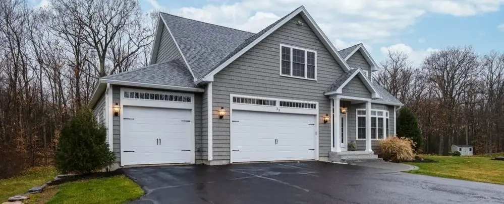 Signs It’s Time to Replace Your Garage Door